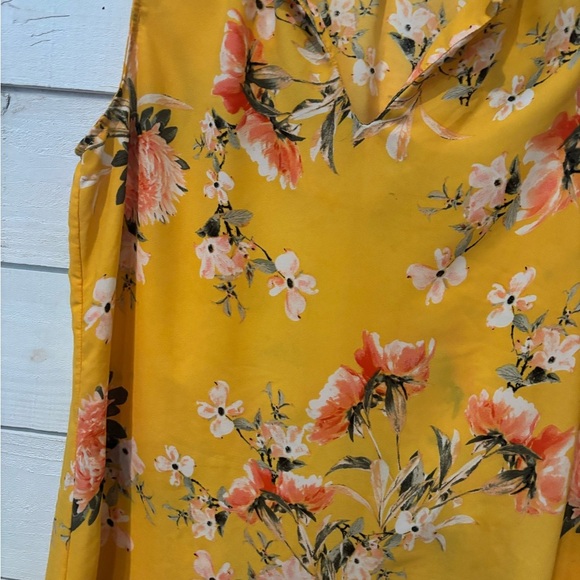 Rose & Olive Yellow Sleeveless Blouse with Floral Design - Picture 5 of 13